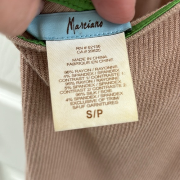 Adorable Halter top with satin collar - Picture 4 of 4